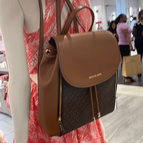 Michael Kors Backpack Bag Phoebe Medium Flap Drawstring Backpack 
Brown 
NWT - Picture 10 of 16